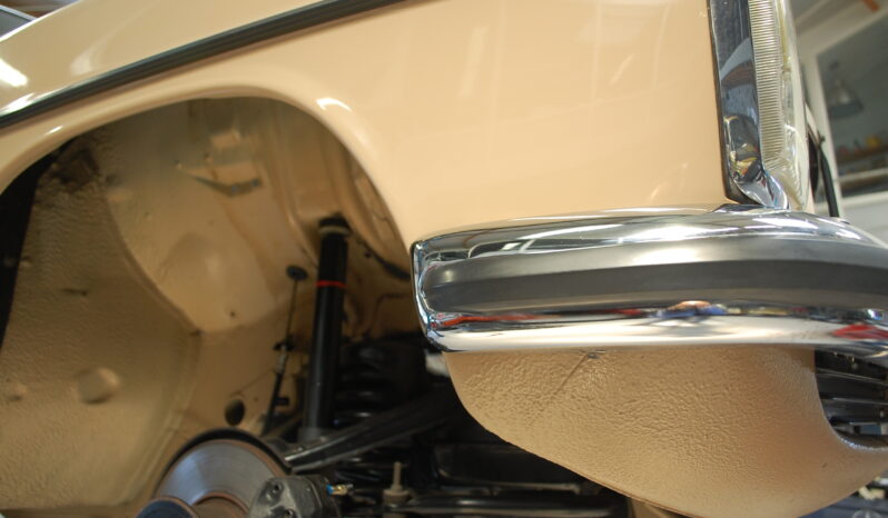 Mercedes-Benz W115 220D 1975 vol
