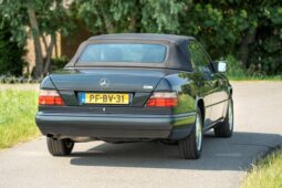 Mercedes-Benz A124 E220 Cabriolet 1996 full