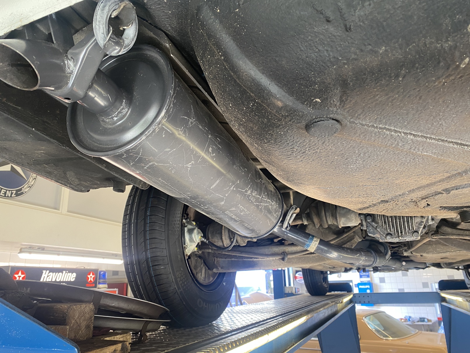 Originele uitlaat Mercedes W123 200 230
